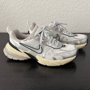 Nike White and Gray Casual Shoe